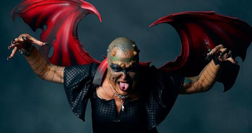 Un banquero de los EE.UU. pagó 6 millones para cambiar su vida y convertirse en un"reptiloide"