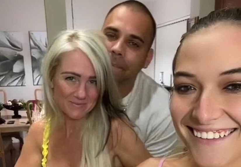 Un estadounidense se acuesta con su esposa, su hermana y su suegra. Todo el mundo está contento con este estado de cosas