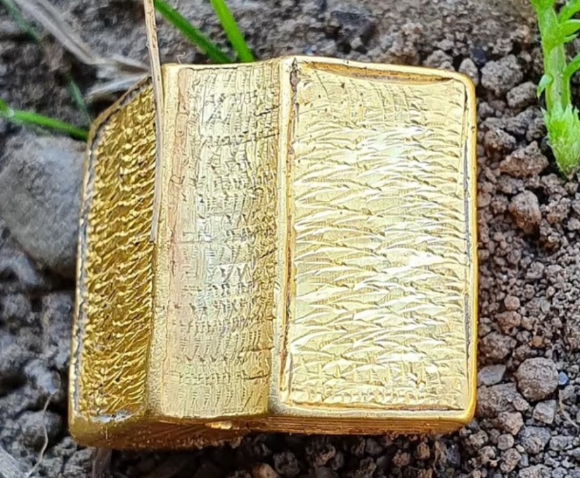 Una Biblia en miniatura del siglo 15 hecha de oro puro se ha encontrado en el Reino Unido Una Biblia en miniatura del siglo 15 hecha de oro puro se ha encontrado en el Reino Unido