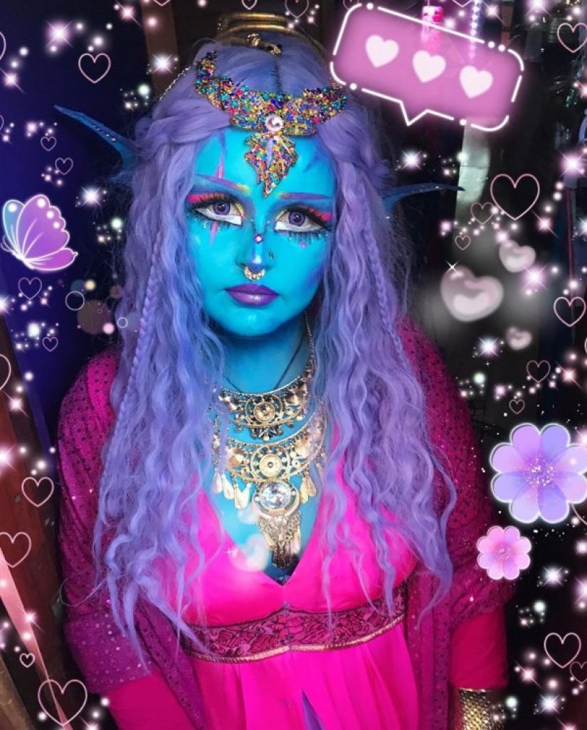 Una chica especial, Lauraya Lee, se considera una extraterrestre y sueña con la piel azul