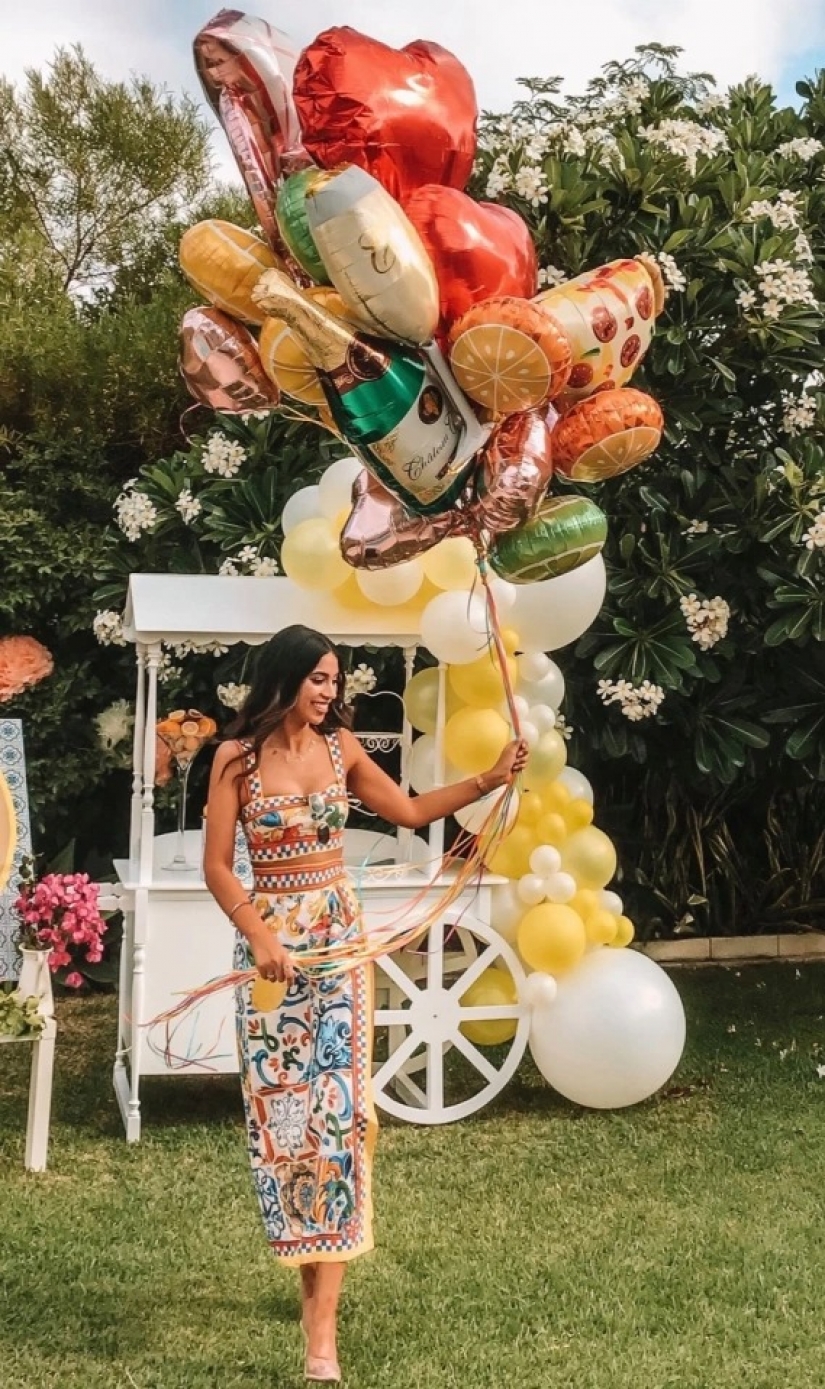 Una ingeniosa mujer australiana gana dinero alquilando su ropa y comprando nuevos atuendos Una ingeniosa mujer australiana gana dinero alquilando su ropa y comprando nuevos atuendos