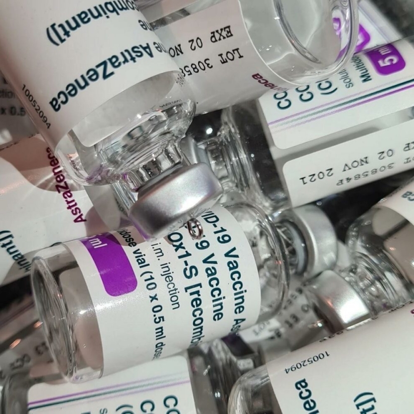 Una marca de moda australiana ha lanzado pendientes en forma de vacuna. Disputas estallaron en la Red