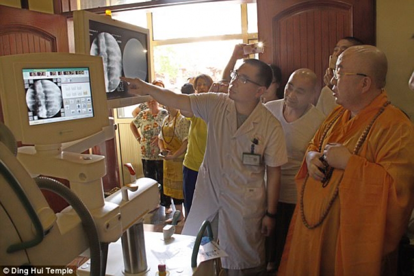 Una momia milenaria de un monje budista tiene un cerebro y un esqueleto preservados en perfecto estado