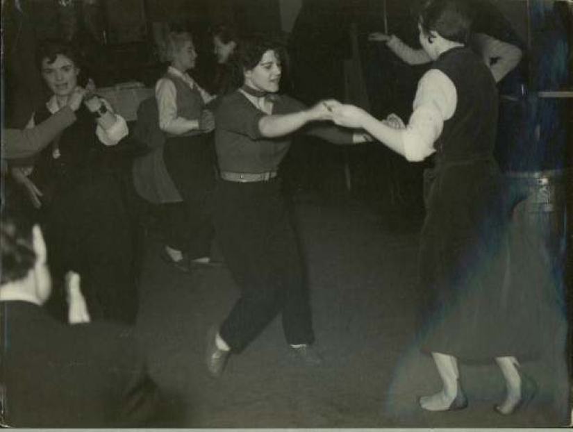 Una relación viciosa: un club de lesbianas y la comedia negra "El asesinato de la hermana George"