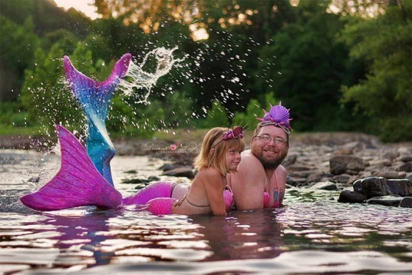 Una sesión de fotos de un padre con una hija pequeña en la imagen de las sirenas conquistó las redes sociales