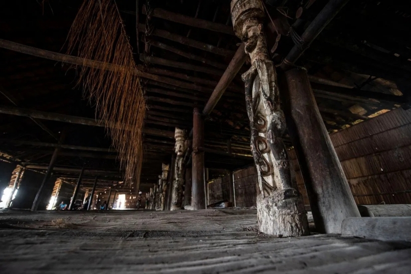 Una tribu de caníbales desde el interior: los caníbales de Nueva Guinea, que se comió la Fundación Rockefeller hace 60 años