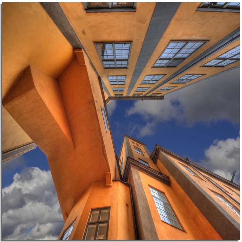 Under my feet, over my head: a dizzying building Stefano Scarselli