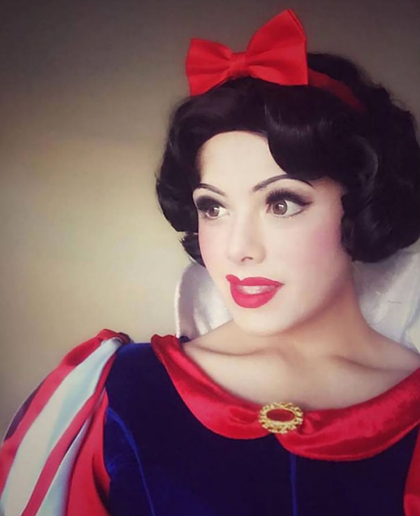 Under the images of these Disney princesses is hiding... a guy who knows how to make up