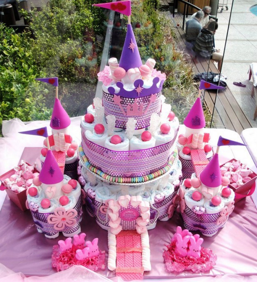 Unthinkable structures made of baby diapers for expectant parents Unthinkable structures made of baby diapers for expectant parents