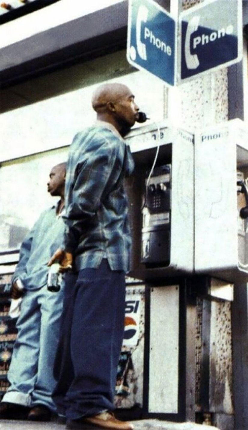 Vaqueros con piernas anchas: una extraña tendencia de moda de los años 90, que está volviendo de nuevo Vaqueros con piernas anchas: una extraña tendencia de moda de los años 90, que está volviendo de nuevo