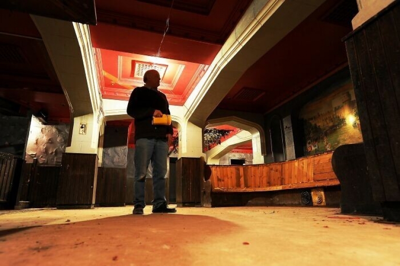 Viaje en 1993: se parece a un antiguo pub Británico, que fue cerrado hace 27 años