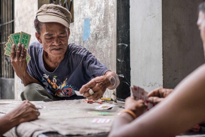 Viviendo entre los muertos - Viviendo en un cementerio de Manila Viviendo entre los muertos - Viviendo en un cementerio de Manila