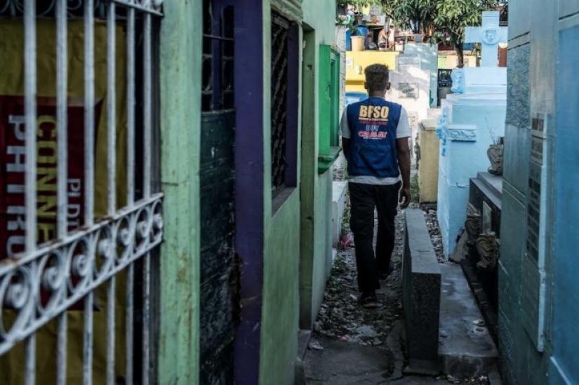 Viviendo entre los muertos - Viviendo en un cementerio de Manila Viviendo entre los muertos - Viviendo en un cementerio de Manila