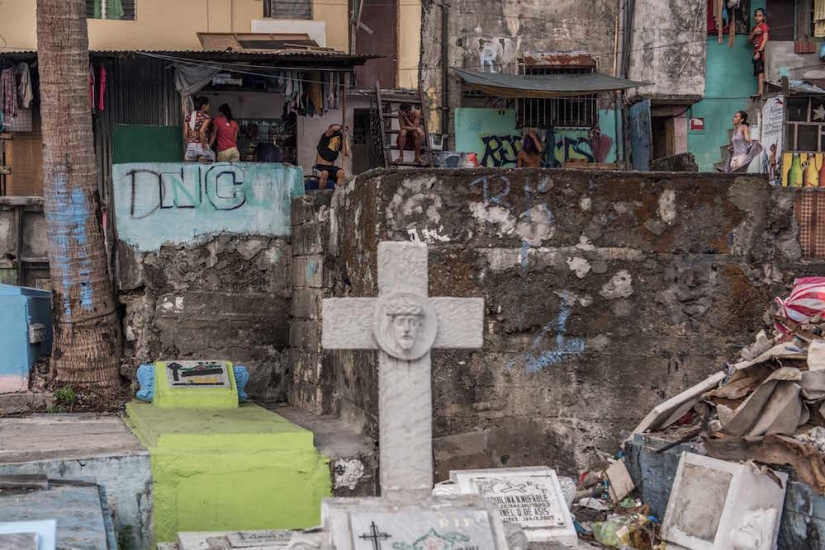Viviendo entre los muertos - Viviendo en un cementerio de Manila Viviendo entre los muertos - Viviendo en un cementerio de Manila