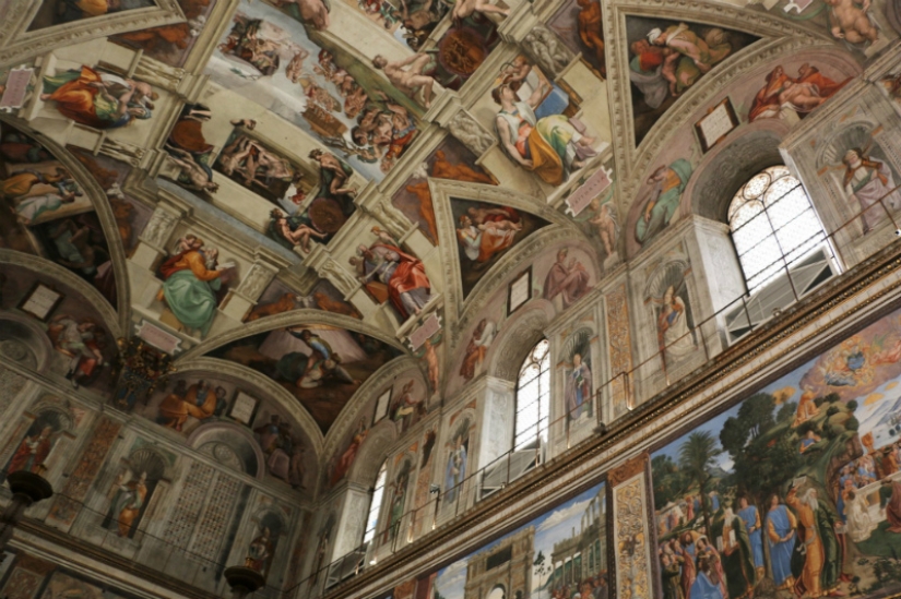 Walking around the Vatican: what lies behind the walls of a separate state in the centre of Rome Walking around the Vatican: what lies behind the walls of a separate state in the centre of Rome