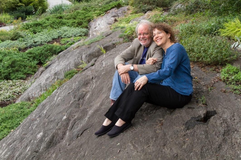 We met thanks to the Internet We met thanks to the Internet