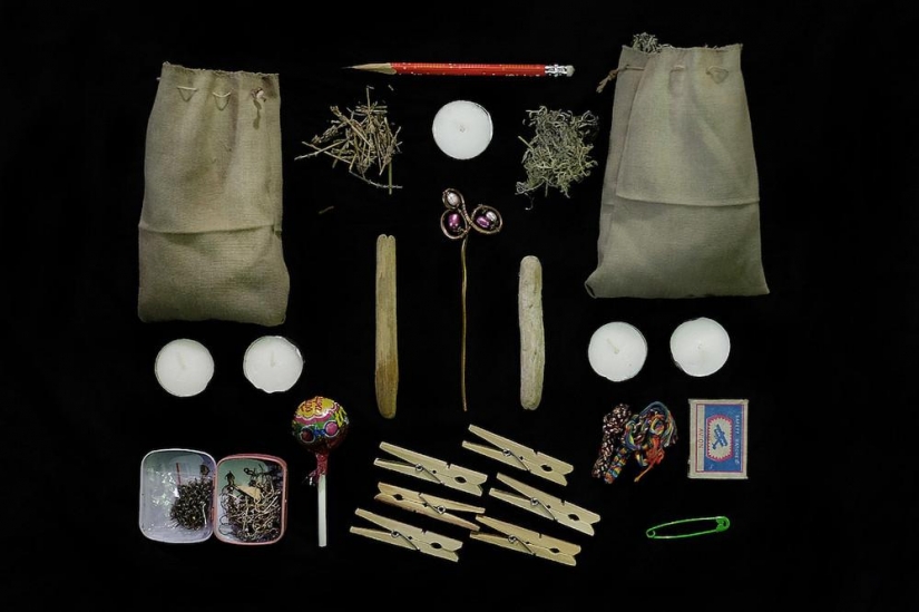 What is stored in women's handbags?