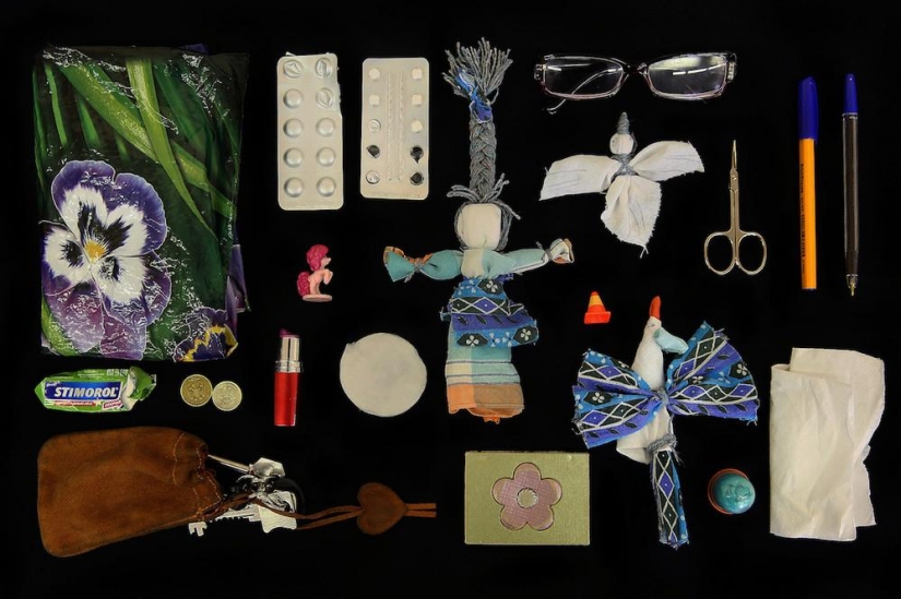 What is stored in women's handbags?