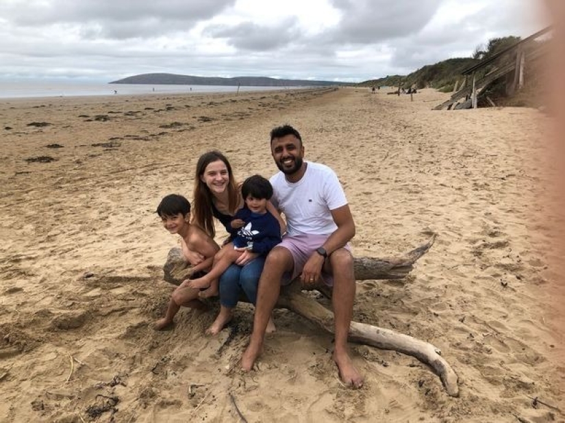 When not sitting at home: parents from the UK go to nightclubs and parties with their children When not sitting at home: parents from the UK go to nightclubs and parties with their children