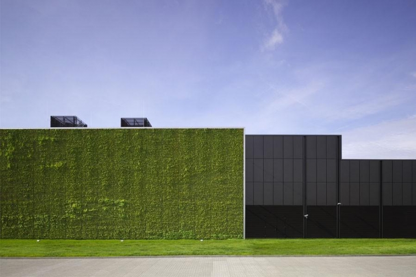 Where Internet: 10 super data centers