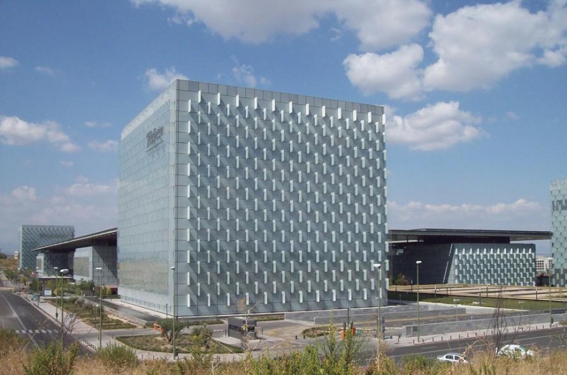 Where Internet: 10 super data centers