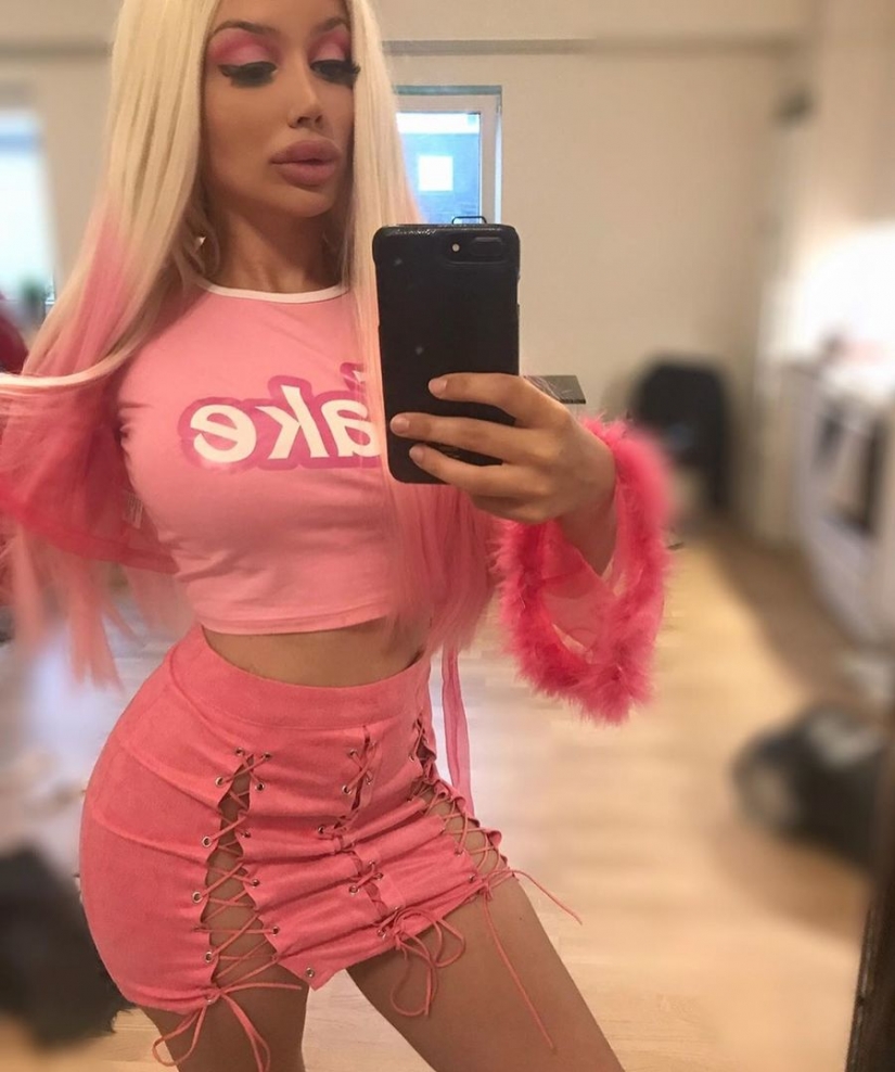 Who are bimbo girls, or Why is it fashionable to be stupid now