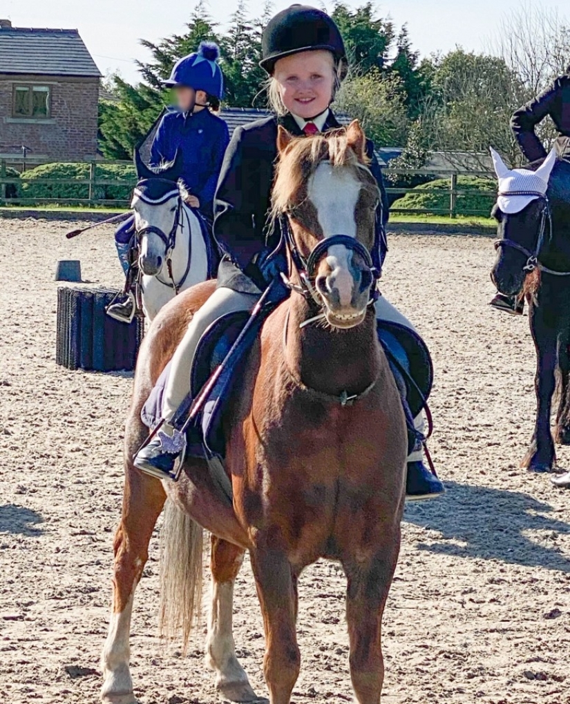 Who does not work, he does not eat: how in a British family, daughters are taught to work from early childhood