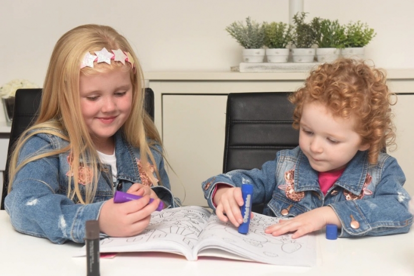 Who does not work, he does not eat: how in a British family, daughters are taught to work from early childhood