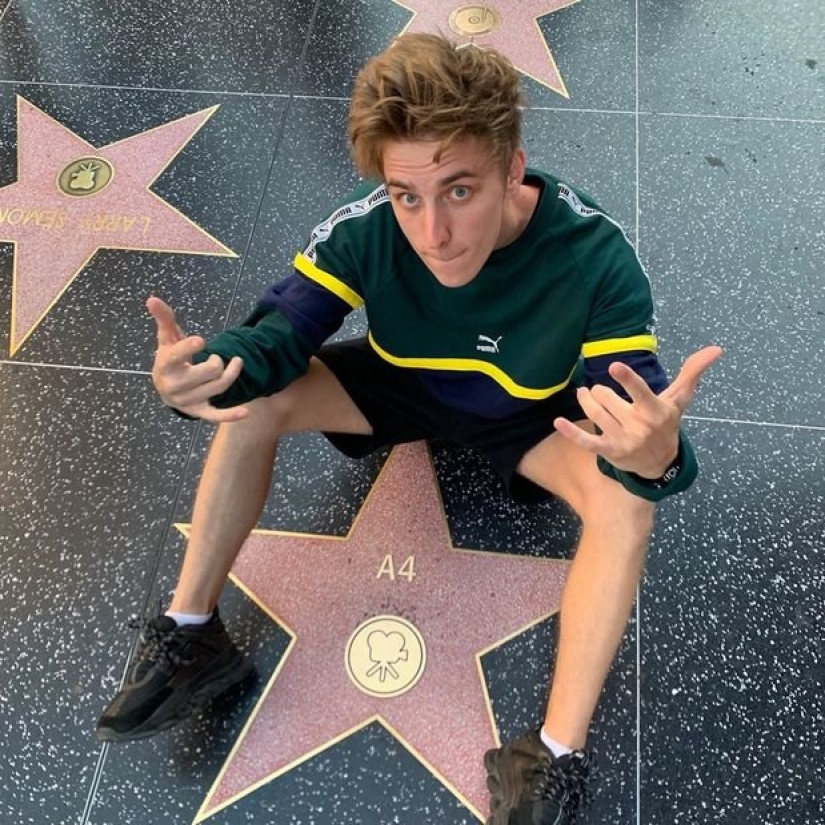 Who is Vlad the A4 Paper blogger and what is the secret of his popularity