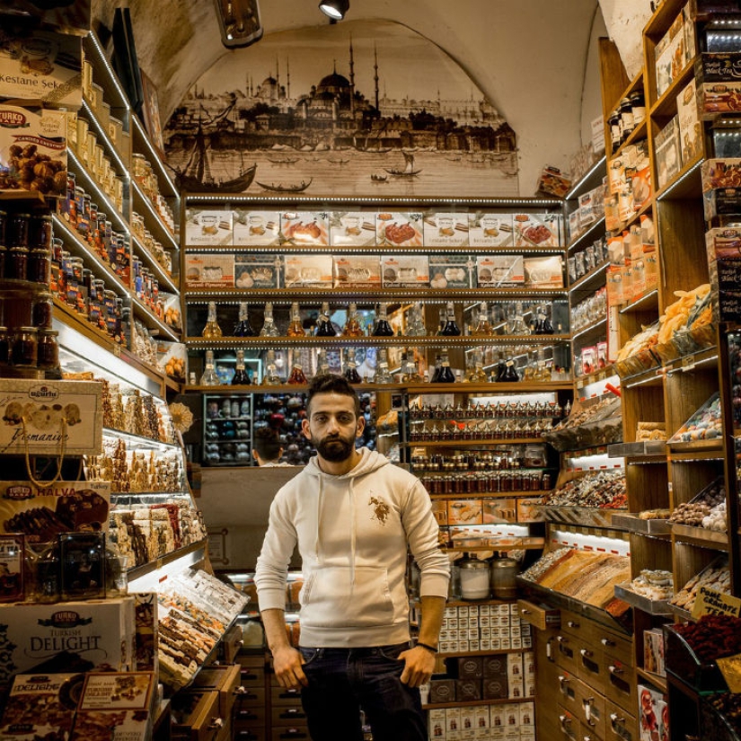 Who trades in the oldest and largest bazaar in the world