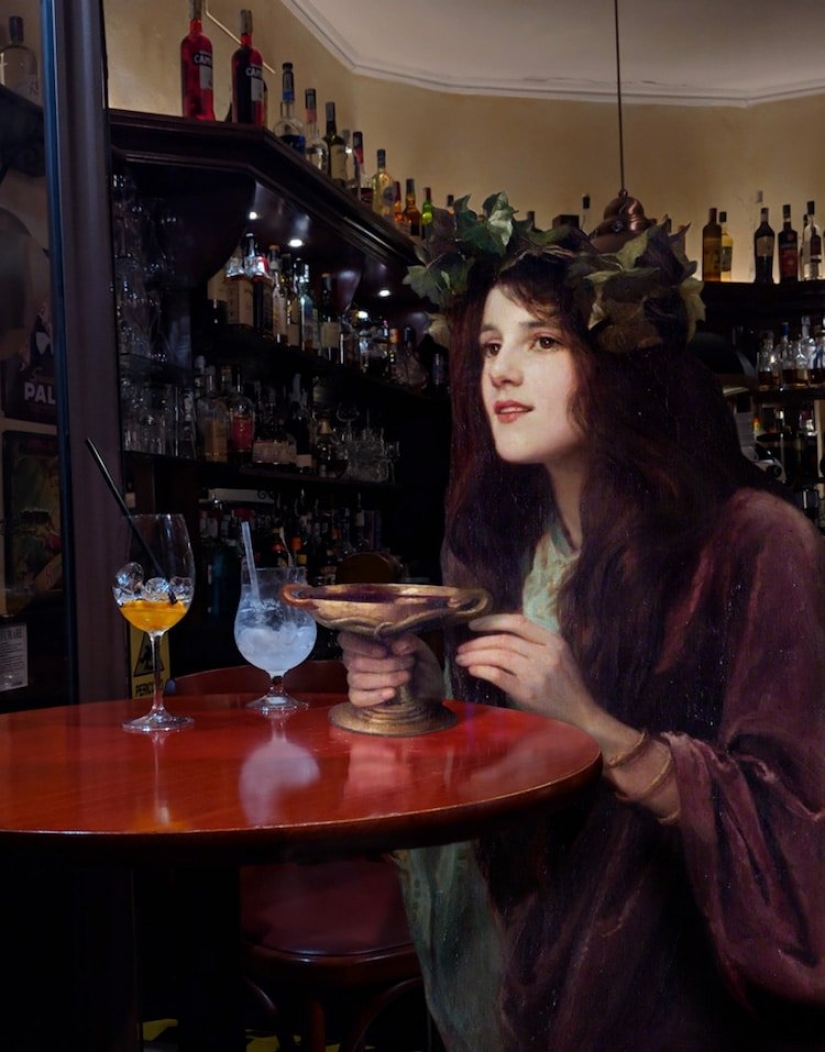 With paintings of classical paintings in modern life With paintings of classical paintings in modern life