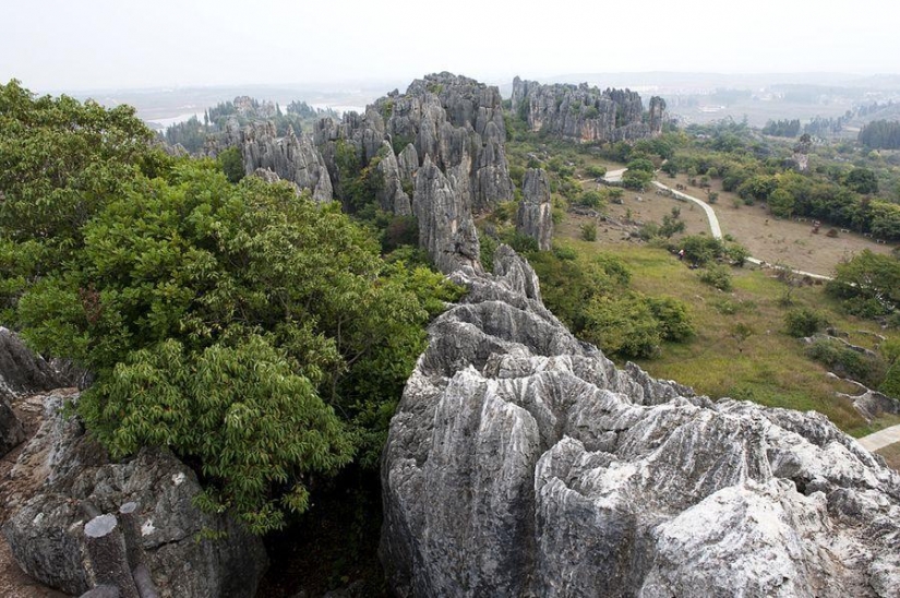 Wonders of the world: stone forest in Shilin, China Wonders of the world: stone forest in Shilin, China
