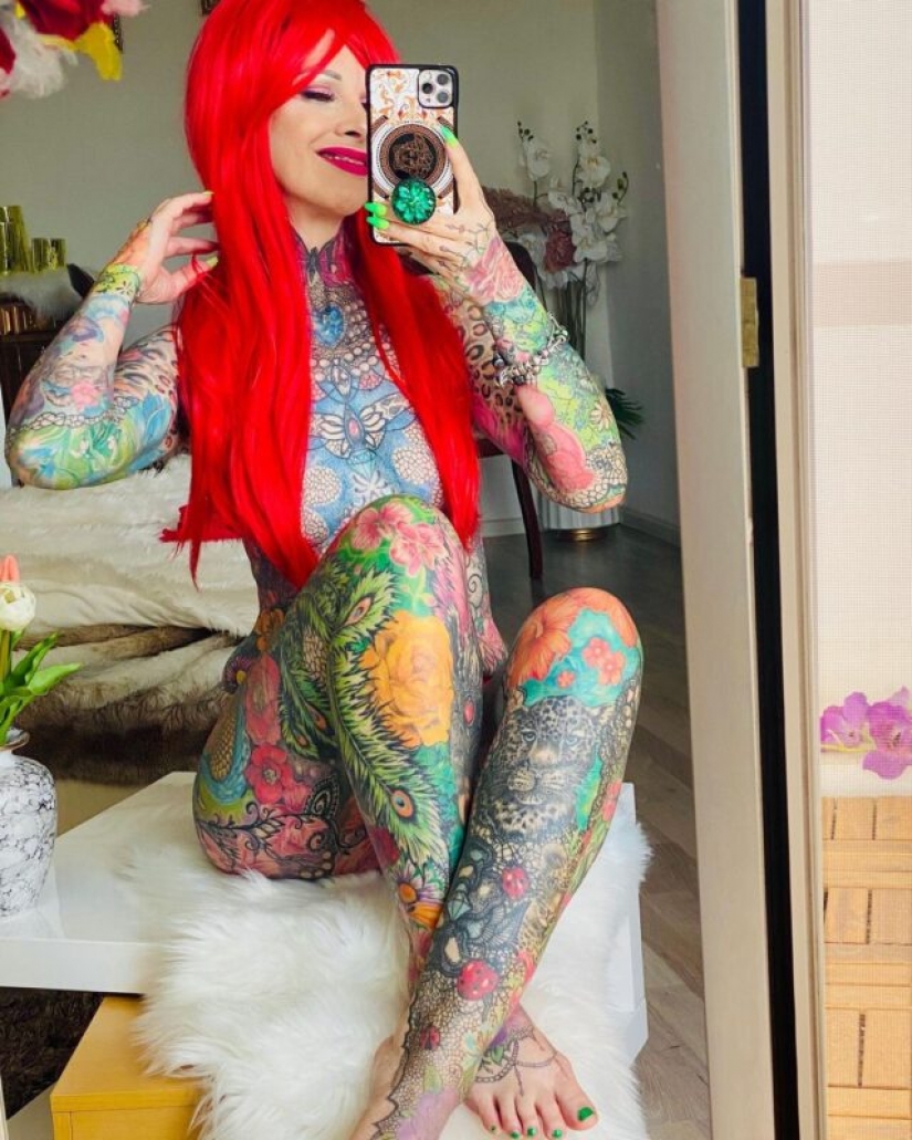 "Yo quería añadir un poco de color": 50 años de edad, alemán hizo un tatuaje y no podía dejar de