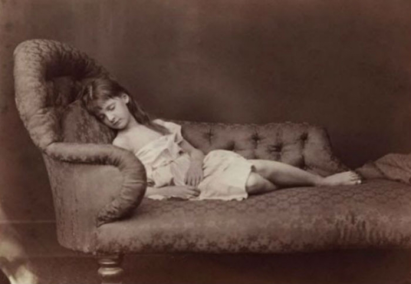 Young Alice: portraits of children from Lewis Carroll Young Alice: portraits of children from Lewis Carroll