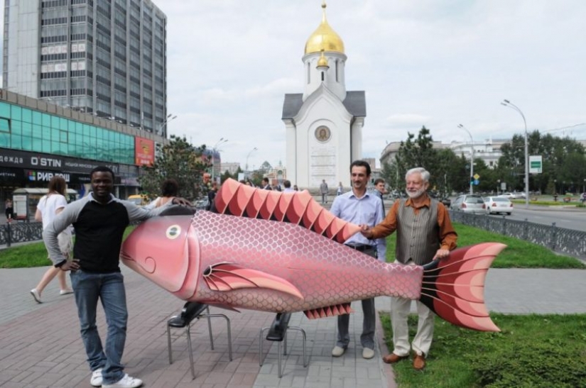 Zona de juegos infantil, un zoológico, un placer entrenador, y otros de entretenimiento Novosibirsk crematorio