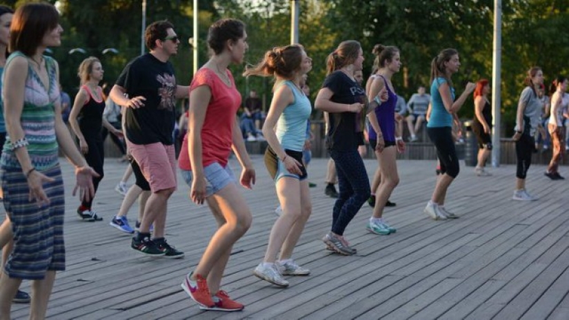 10 easy ways to keep fit without going to the gym