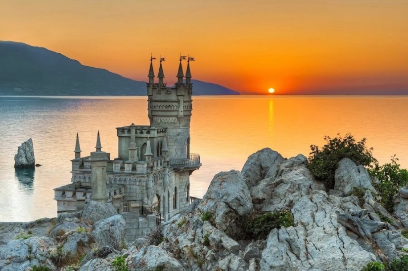 10 Impressive Castles You'll Definitely Want to Live In 10 Impressive Castles You'll Definitely Want to Live In