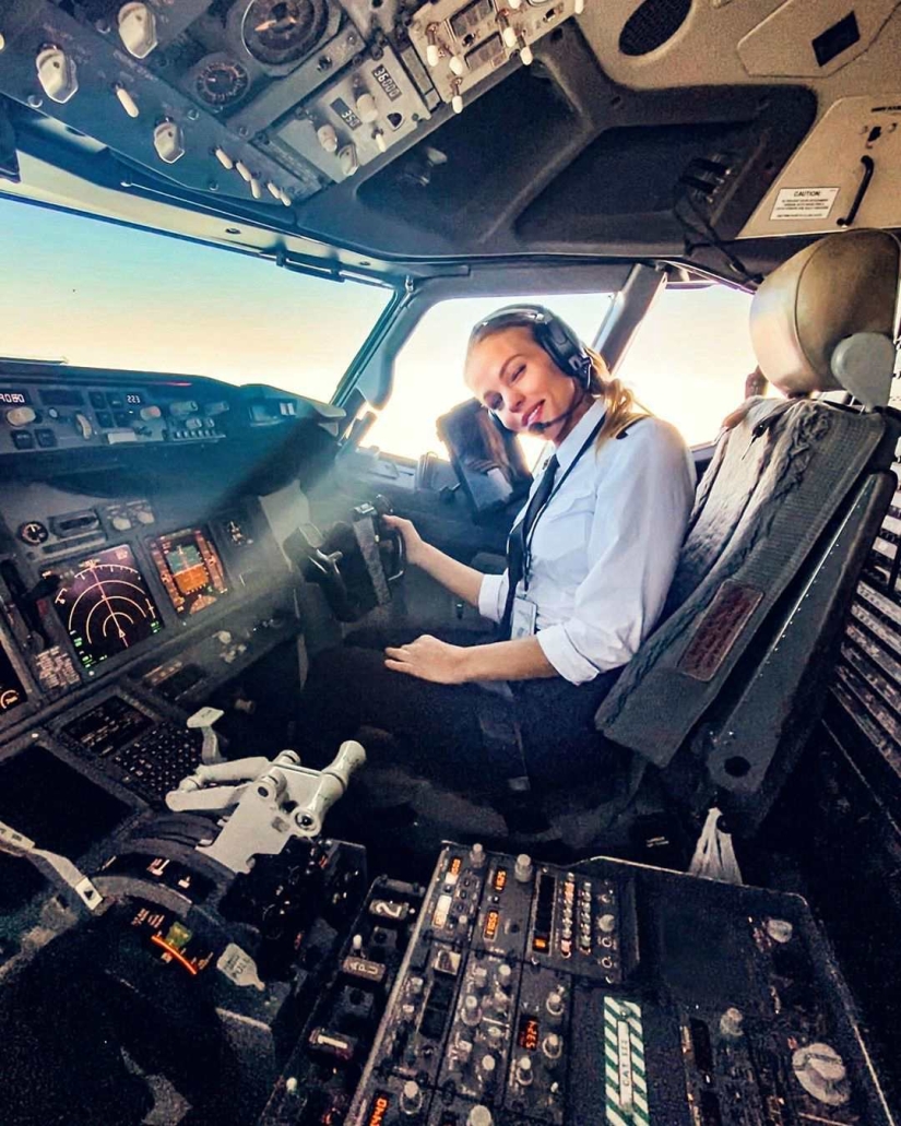 10 most beautiful female pilots who conquered Instagram 10 most beautiful female pilots who conquered Instagram