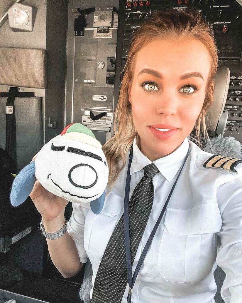 10 most beautiful female pilots who conquered Instagram 10 most beautiful female pilots who conquered Instagram