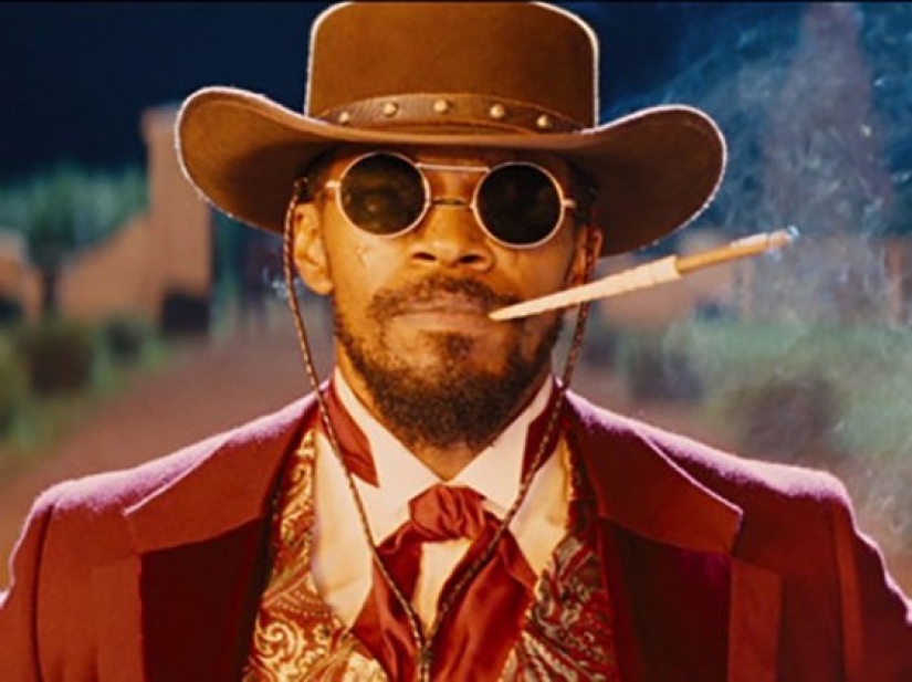 10 movie bloopers related to costumes, accessories and appearance 10 movie bloopers related to costumes, accessories and appearance