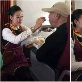 10 photos of this year that prove that humanity has hope