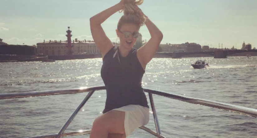 10 pictures where Anna Semenovich overdid it with photoshop