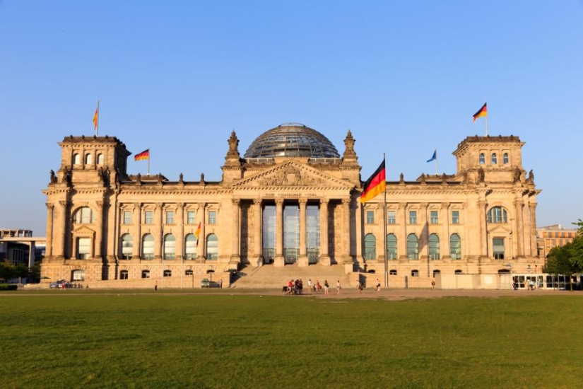 10 places to visit in Berlin 10 places to visit in Berlin