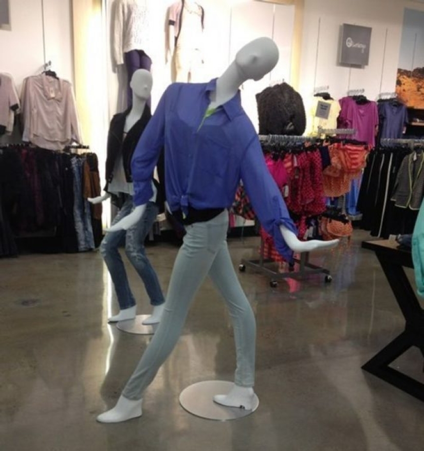 10 Stupid Mannequins You Can't Pass By