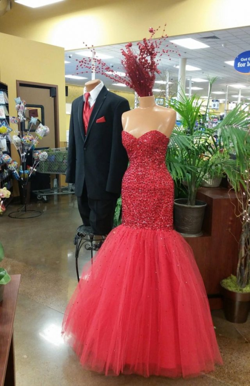 10 Stupid Mannequins You Can't Pass By