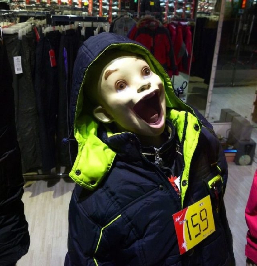 10 Stupid Mannequins You Can't Pass By