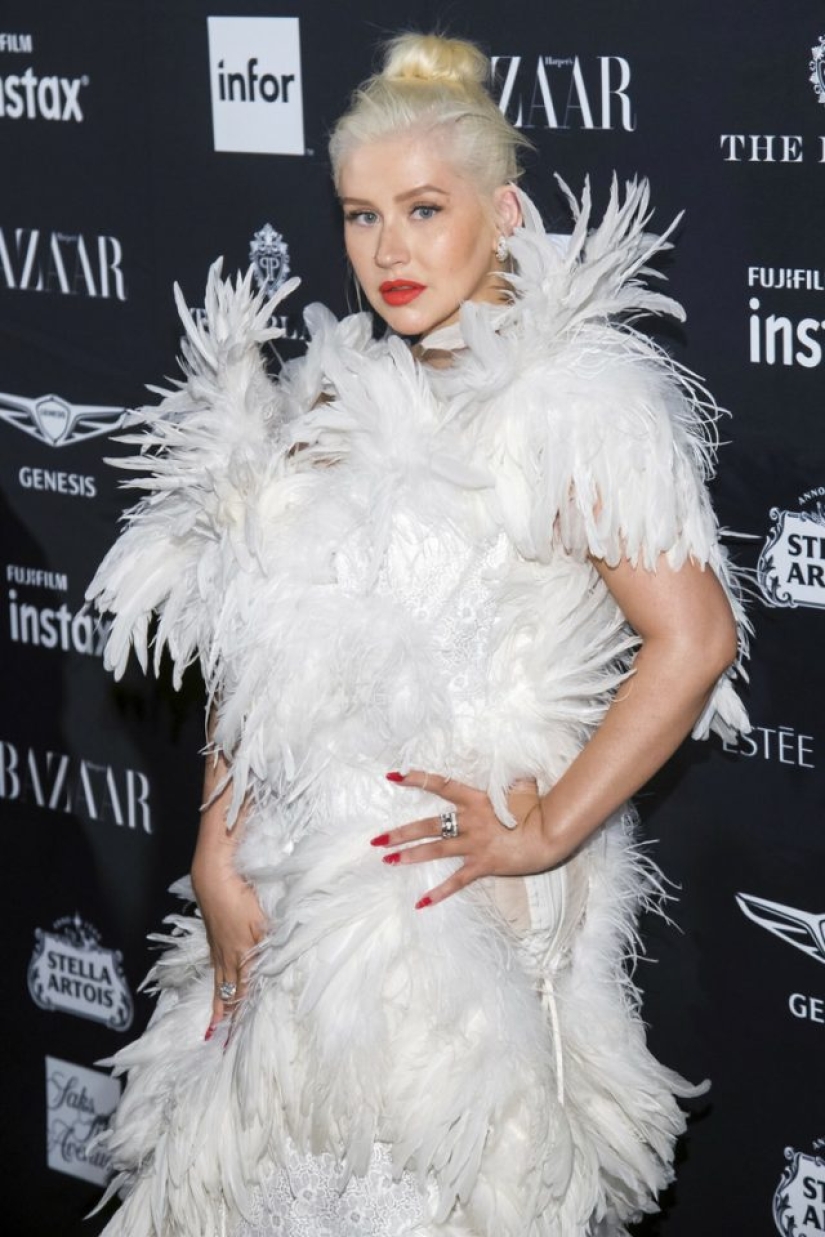 10 veces que las celebridades usaron atuendos que iban mucho más allá del atuendo normal