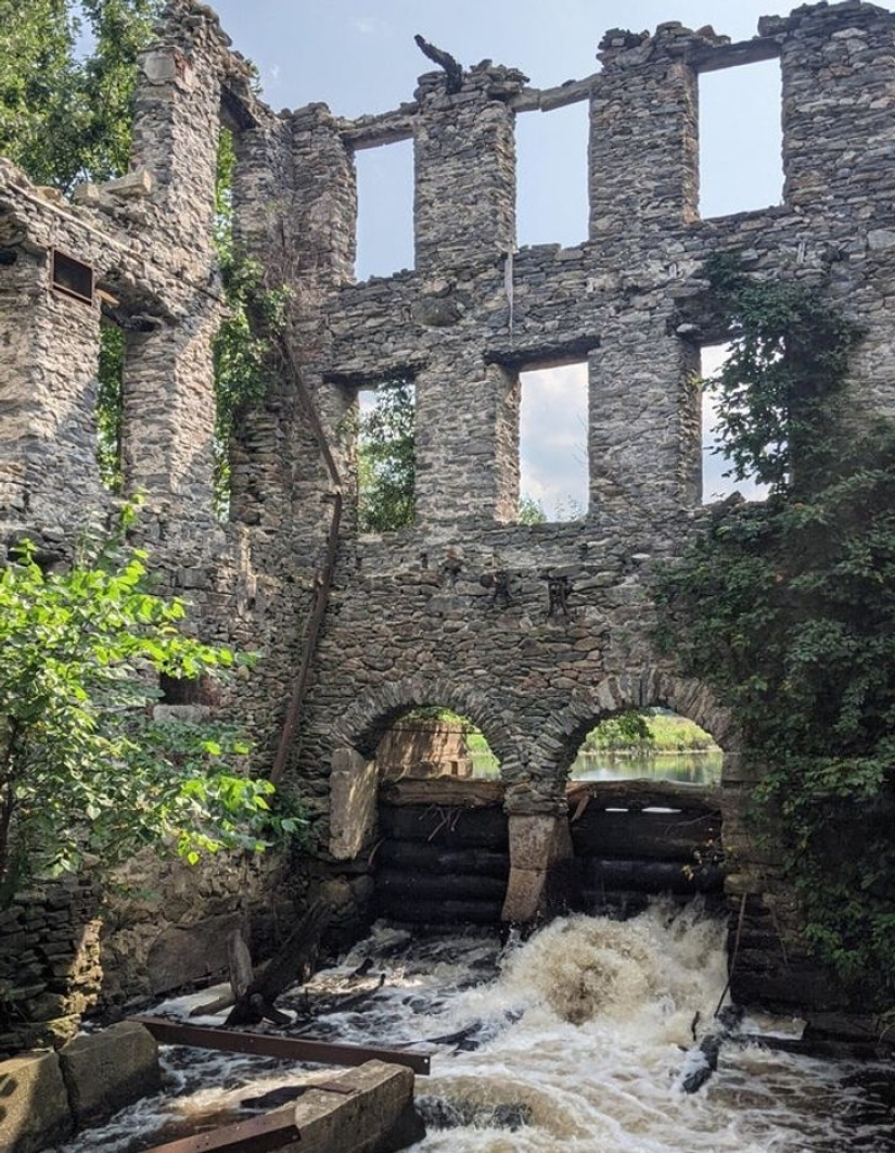 11 Photos of Places Where Nature Has Taken Back Control 11 Photos of Places Where Nature Has Taken Back Control