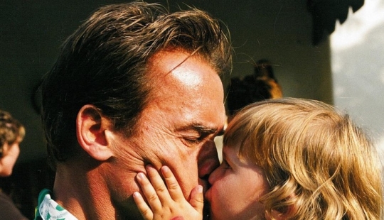 11 photos that prove that Arnold Schwarzenegger is not just a star, he is a fabulous dad