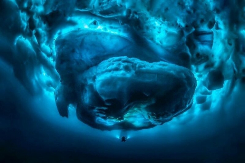 11 raras e impresionantes fotos de un iceberg en Groenlandia del fotógrafo Tobias Friedrich